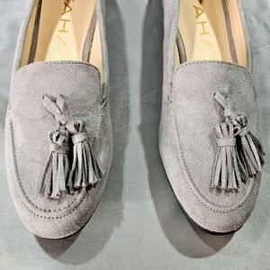 Ladies size 7.5 Tahari suede tassel flats never worn